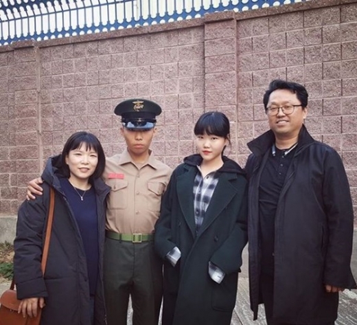 '악뮤' 이찬혁, 보병으로 자대배치… 수료식 마친 늠름한 해병
