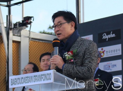 [머니S포토] 그란폰도 환영하는 장욱현 영주시장