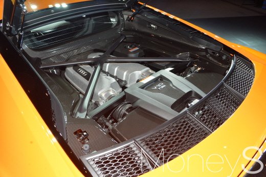 새로운 아우디 R8 V10 쿠페 엔진룸. /사진=임한별 기자