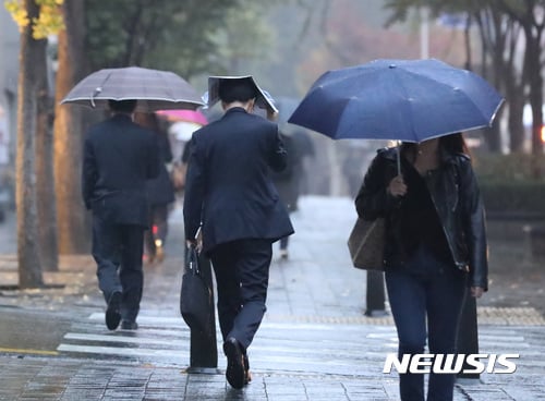 [오늘 날씨] 서울·경북·전북 아침 5~9도… 전국 흐리고 낮부터 비