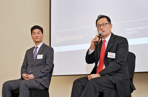 이혁재 콘티넨탈코리아 대표이사(오른쪽), 이상길 동사 샤시안전부문총괄 상무. /제공=콘티넨탈 코리아