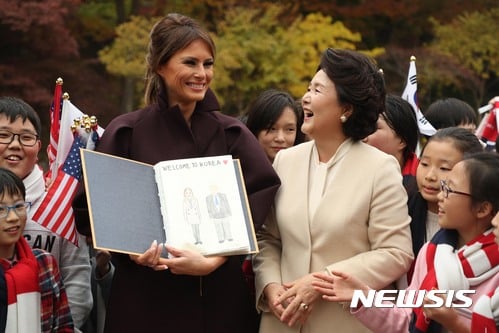 멜리니아 트럼프 미국 대통령 영부인이 성명을 내 김정숙 여사와의 우정을 이어나가겠다는 뜻을 전했다. /사진=뉴시스