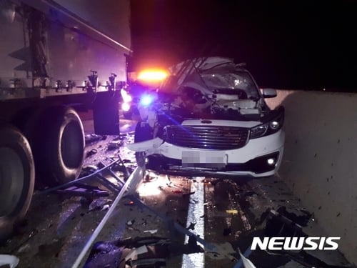 중부내륙고속도로에서 화물차 사고가 잇따라 발생해 2명이 숨졌다. /사진=고속도로순찰대 제공