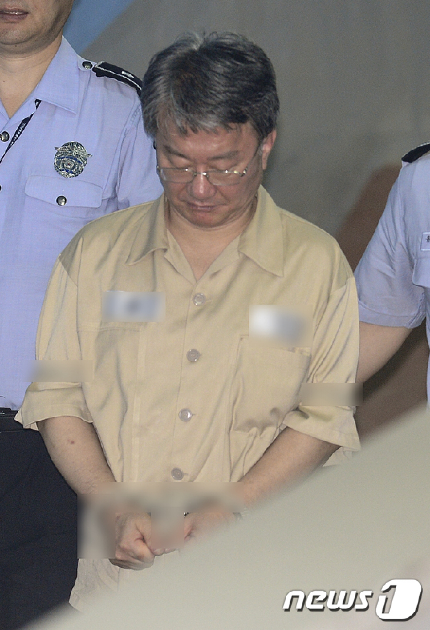 '검사장 출신' 홍만표 변호사, 징역 2년 확정