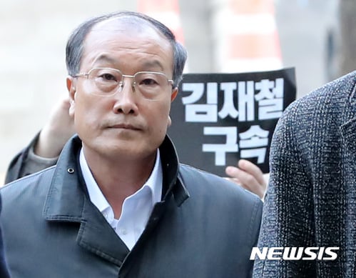 김재철 전 MBC 사장이 구속영장 실질심사를 위해 9일 오전 법원에 출석했다. /사진=뉴시스