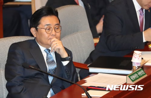 전병헌 수석에 대한 소환조사를 검찰이 검토 중이라는 소식이 13일 전해졌다. /자료사진=뉴시스