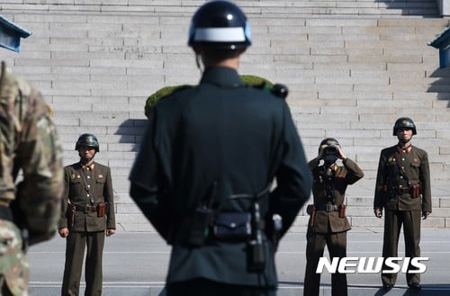 북한군 1명이 JSA(공동경비구역)를 통해 귀순한 것으로 알려졌다. 사진은 기사내용과 무관. /자료사진=사진공동취재단