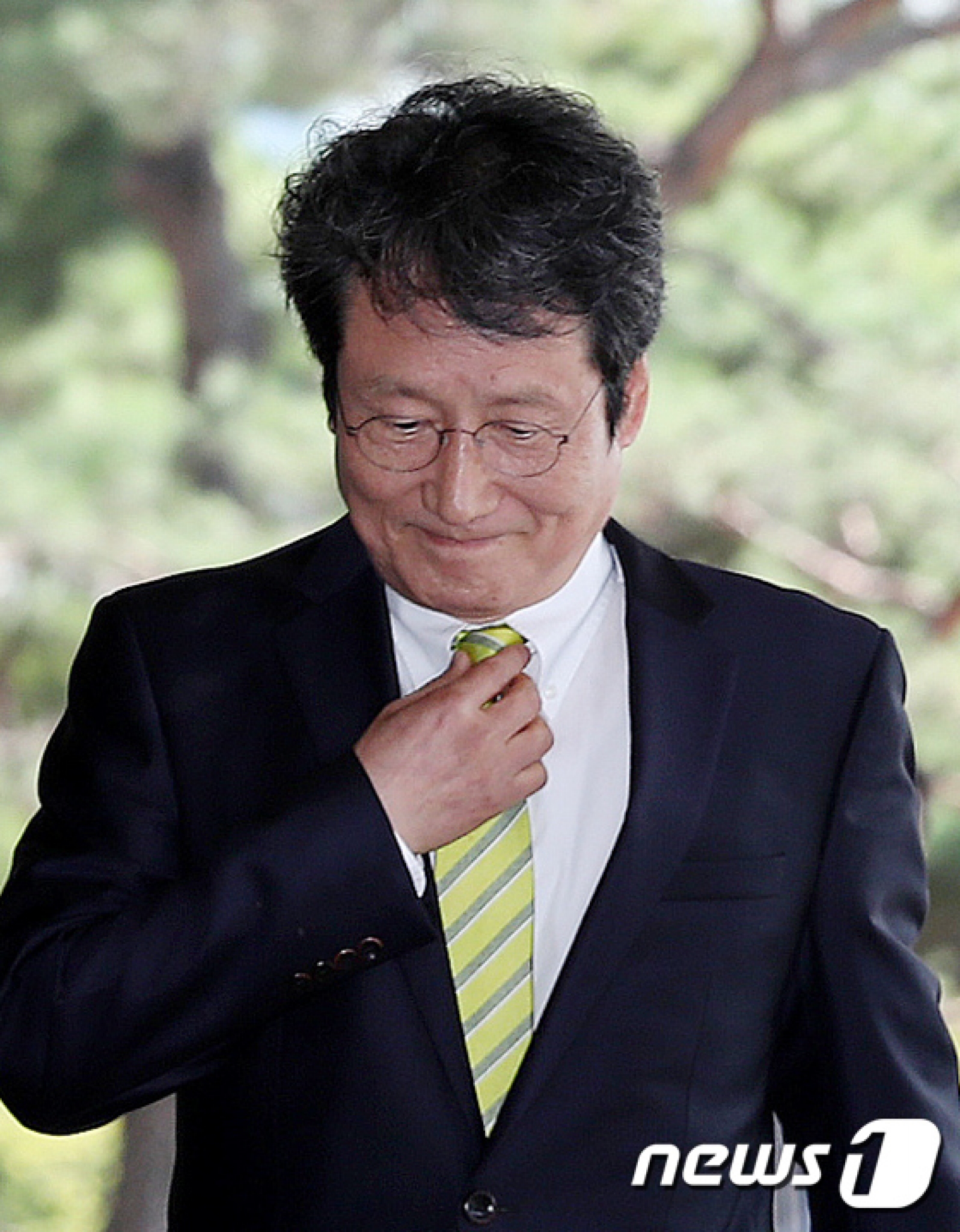 문성근씨의 합성사진을 제작, 유포한 혐의로 기소된 국정원 직원이 혐의를 인정했다. /자료사진=뉴스1