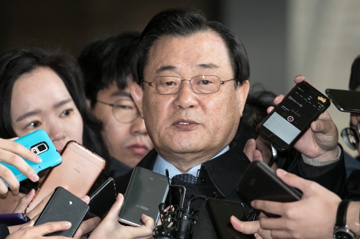 남재준 이병호 영장. 이병기 전 국정원장. 이병기 전 국가정보원장이 13일 서울 서초구 서울중앙지검에 출석하고 있다. /사진=뉴스1