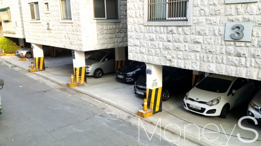 필로티 구조가 적용된 서울 시내 한 다세대 빌라. /사진=김창성 기자