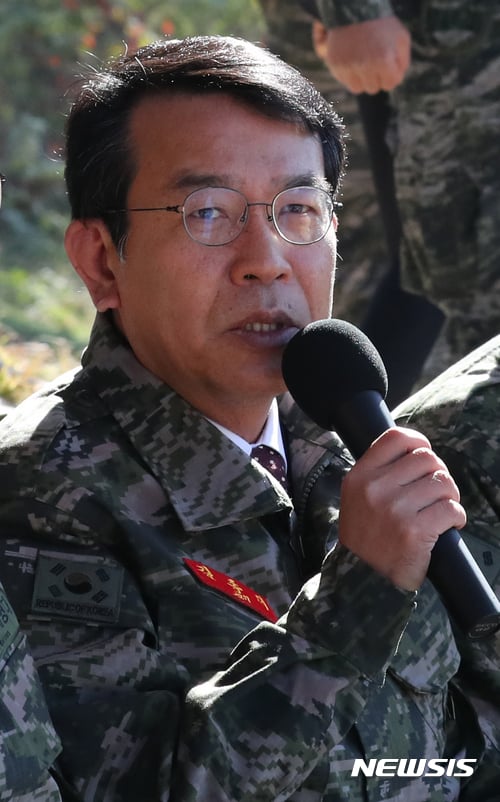 지난달 30일 오전 인천 강화군 해병대 훈련장에서 열린 국회 국방위원회 국정감사 상륙작전 현장점검에서 김종대 정의당 의원이 발언하고 있다. /자료사진=뉴시스