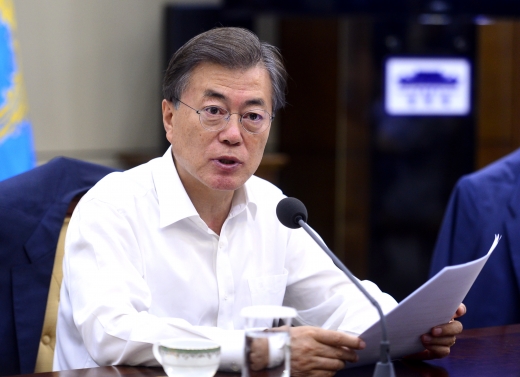 수능 연기. 문재인 대통령이 지난 7월17일 서울 종로구 청와대에서 수석보좌관 회의를 주재하고 있다. /사진=뉴시스