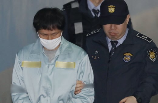 안봉근 전 청와대 비서관이 지난 17일 오전 서울 서초구 서울중앙지방법원에서 열린 공판에 출석하는 모습. /사진=뉴시스 최동준 기자