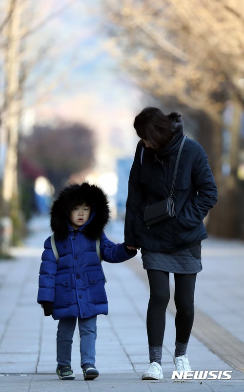 [오늘 날씨] 전국 아침 영하권, 낮 동안도 '추위'… 서울 오후 눈