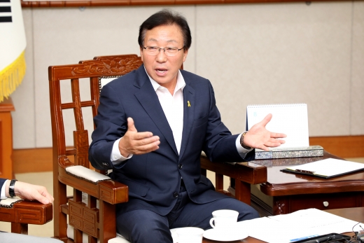 현장실습. 사진은 민병희 강원도교육감. /사진=뉴스1