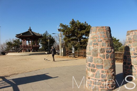 봉산봉수와 봉산정. /사진=박정웅 기자
