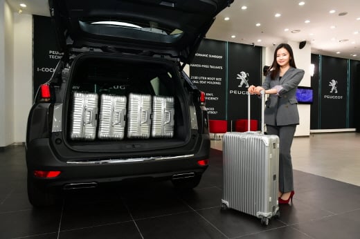 푸조 5008 SUV  트렁크 공간 /사진=한불모터스 제공