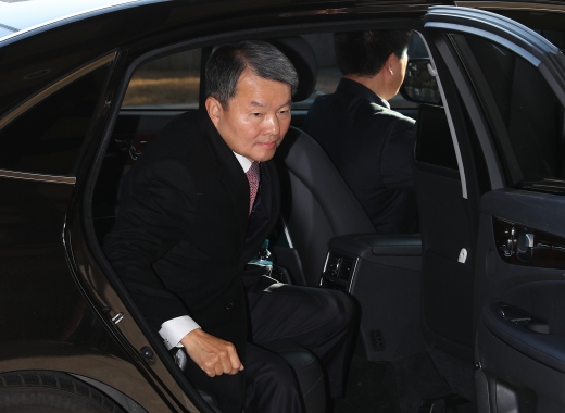 이진성 헌재소장 후보자. 이진성 헌법재판소장 후보자가 지난 21일 서울 종로구 헌법재판소에 출근하고 있다. /사진=뉴스1