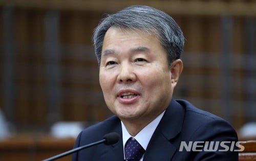 이진성 헌법재판소장 후보자가 22일 인사청문회에 참석해 질의에 답변하고 있다. /사진=뉴시스