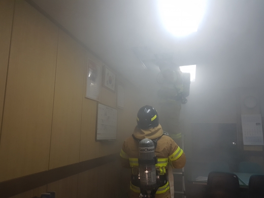 제주지방경찰청. 23일 오후 8시35분쯤 제주 제주시 연동 제주지방경찰청 2층 회의실에서 원인 미상의 화재가 발생했다. /사진=뉴시스
