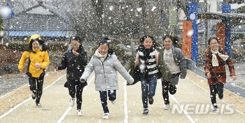 [오늘 날씨] 전국 곳곳 눈, 서울 적설량 1.2cm… 경기·충청·전북 대설주의보