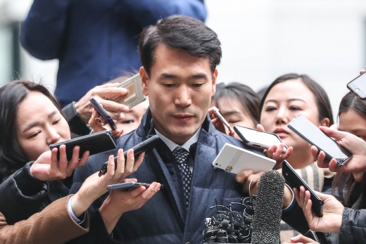 김병찬. 김병찬 서울 용산경찰서장이 28일 서울 서초구 서울중앙지검에 도착해 취재진의 질문에 답변하고 있다. /사진=뉴스1