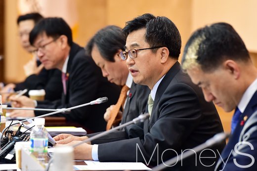 [머니S포토] 경제장관회의 주재하는 김동연 부총리