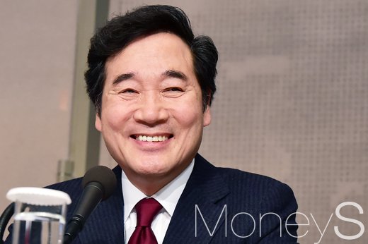 [머니S포토] 이낙연 총리, 