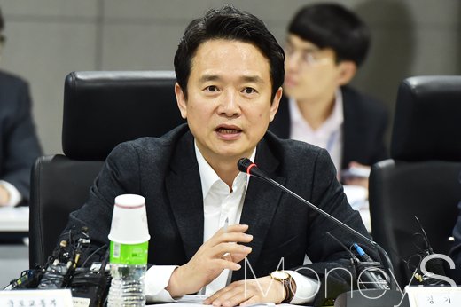 [머니S포토] 확대 경제관계장관회의 참석한 남경필 지사