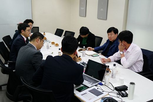 ▲ 2017년 10월, 바르다 김선생 본사 직원들과 점주대표로 구성된 상생협의회의 월례 회의가 진행되고 있다. (제공=바르다김선생 상생협의회) @머니S MNB, 식품 외식 유통 · 프랜차이즈 가맹 & 유망 창업 아이템의 모든 것