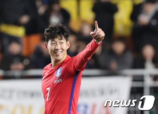 2017 대한축구협회 올해의 선수로 선정된 손흥민/사진=뉴스1