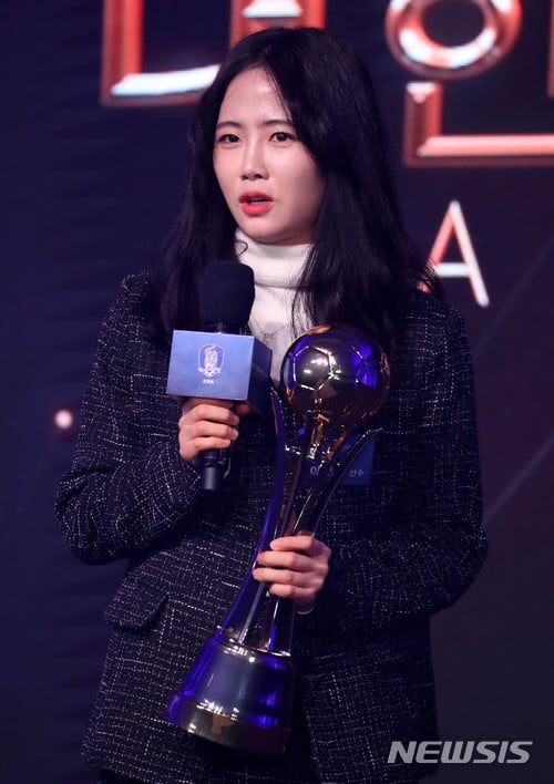 소감 밝히는 이민아/사진=뉴시스