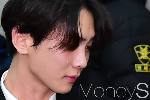 [머니S포토] 종현 발인식 참석한 샤이니 키, 주체할 수 없는 눈물