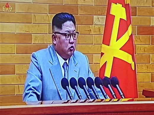 김정은 북한 노동당 위원장이 1일 평양 노동당중앙위원회 청사에서 2018년 신년사를 발표했다./사진=뉴스1DB(조선중앙TV 캡쳐)
