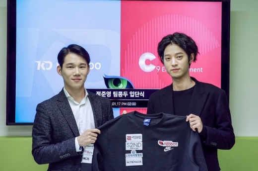 서경종 콩두컴퍼니 대표와 가수 정준영(오른쪽)./사진제공=C9엔터테인먼트