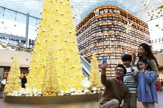 스타필드가 오는 2월2일까지 ‘2018 스타필드 라이프스토리 사진전’을 개최한다. /사진=신세계 프라퍼티 @머니S MNB, 식품 외식 유통 · 프랜차이즈 가맹 & 유망 창업 아이템의 모든 것