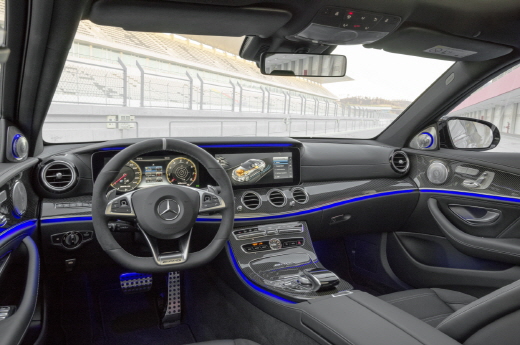 더 뉴 메르세데스-AMG E 63 4MATIC+ 인테리어. /사진=메르세데스-벤츠 제공