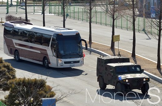[머니S포토] 북한 태권도 시범단 차, 북으로 귀환