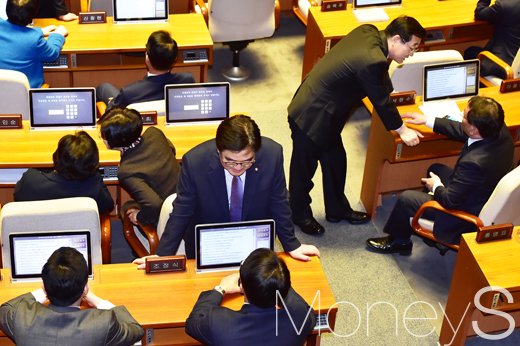 [머니S포토] 다시 개의된 국회 본회의