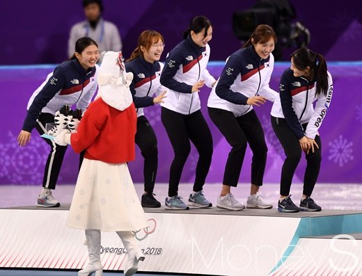 [머니S포토] 여자 쇼트트랙 대표팀 '우리가 금메달리스트'