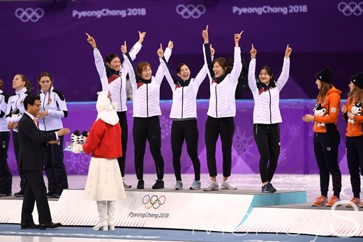 [머니S포토] 여자 쇼트트랙 대표팀 '1위 했어요'