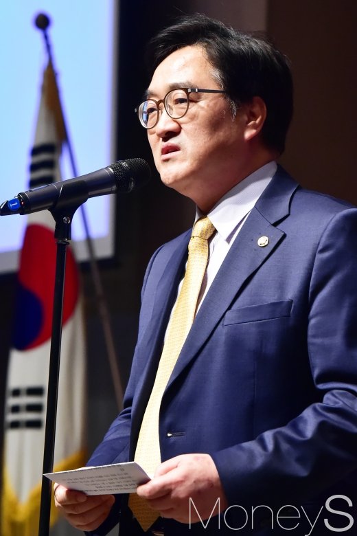 [머니S포토] 미세먼지 위험성 이야기하는 우원식