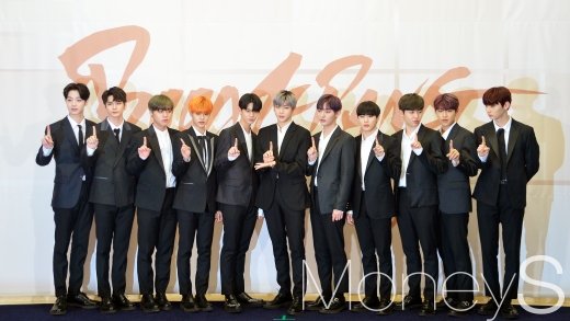 [머니S포토] 스타라이브 관련 사과 워너원, 논란의 불길 여전히 거세...