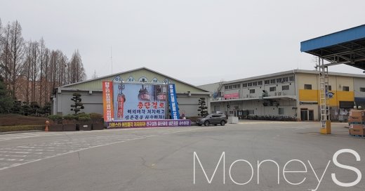 금호타이어 공장 내 설치된 노조 현수막. /사진=최윤신 기자