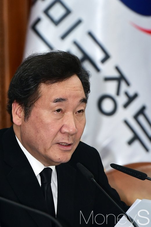 [머니S포토] 검은 넥타이 착용한 이낙연 총리