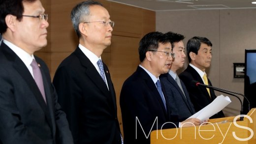 [머니S포토] 대국민 호소문 발표하는 김동연 부총리