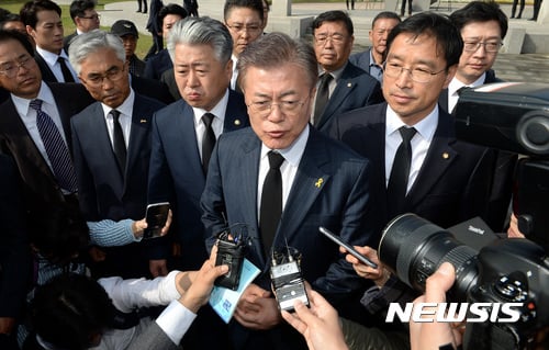 제주 4.3 사건. 문재인 대통령. 이효리. /자료사진-뉴시스