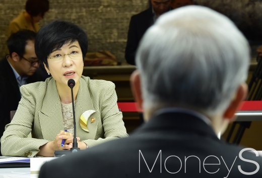 [머니S포토] 경총 회장 바라보는 김영주 장관