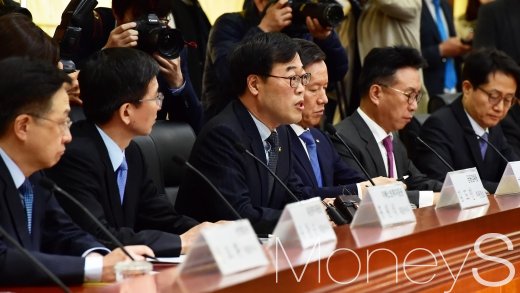 [머니S포토] 모두발언하는 김기식 금감원장