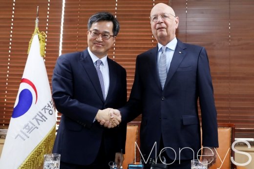[ӴS] 赿 Ѹ, Ŭ콺  WEF ȸ 